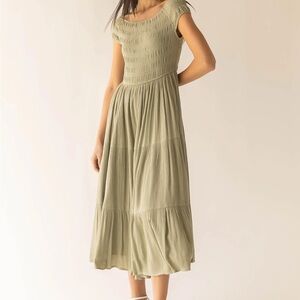 OAK + FORT OFF THE SHOULDER CRINKLED MIDI TIERED DRESS - SMALL